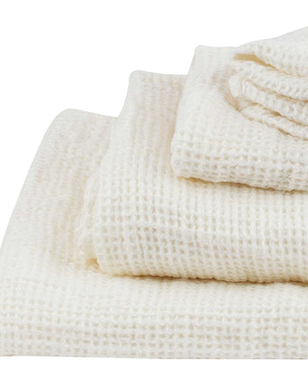 Neris hand towel, natural white, 100% linen