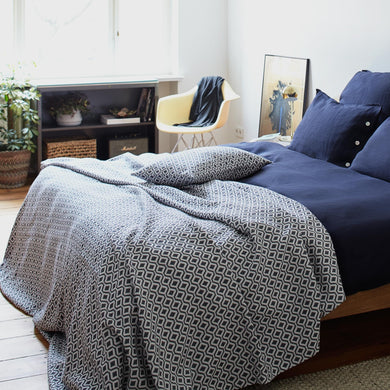 Viana bedspread, blue grey & white, 100% cotton