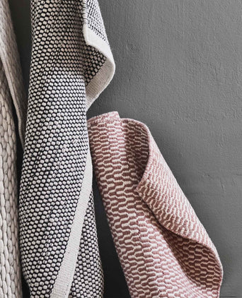 Overod rug, dusty pink & off-white, 100% new wool & 50% cotton