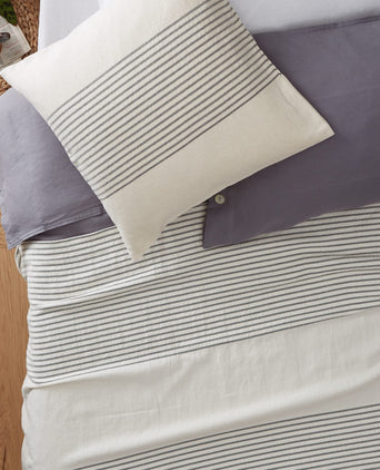 Kadan bedspread, cream & black, 50% linen & 50% cotton