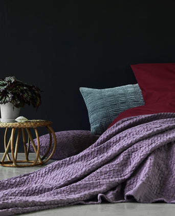 Alviela bedspread, aubergine, 100% cotton